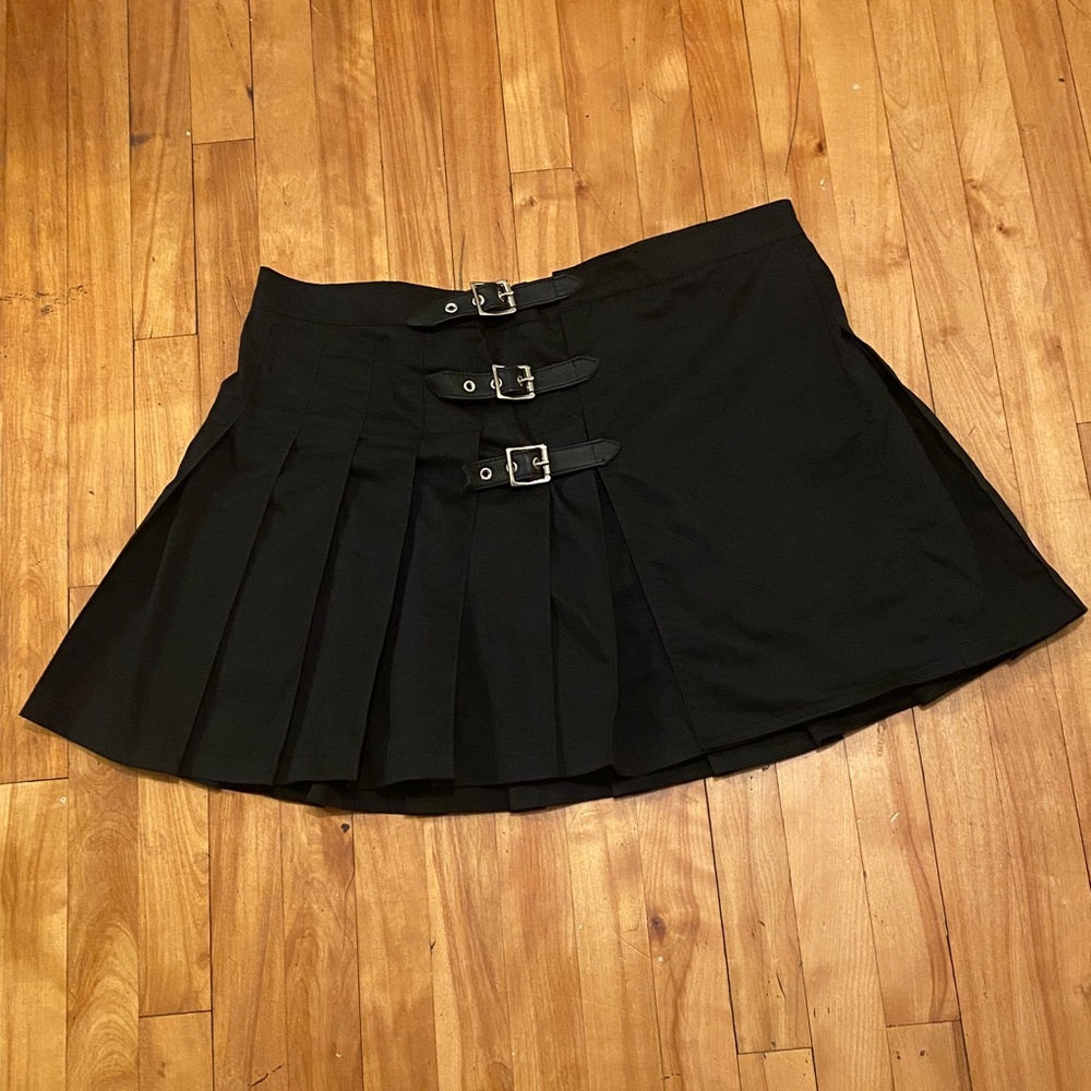 Il Bolero Gothic Fetish Pleated Mini skirt